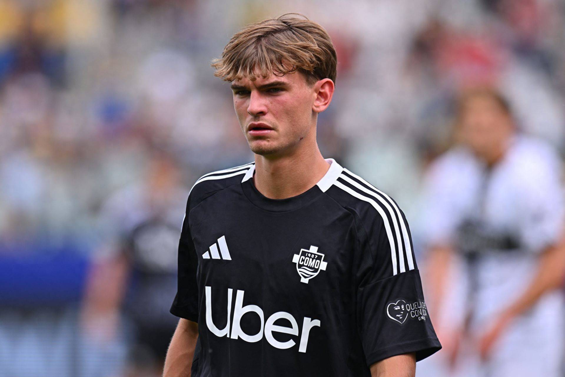 矛头指向主 矛头指向主