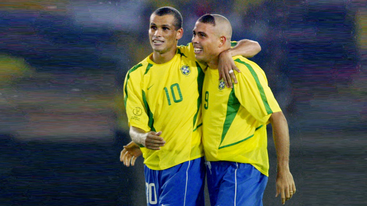 丹麦足球必 丹麦足球必