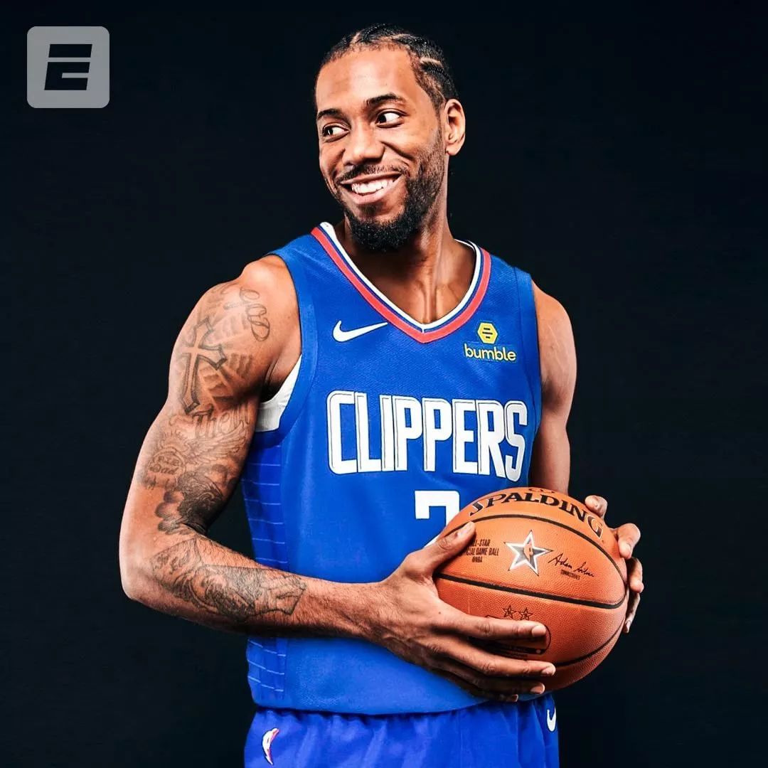 右肋部接球 右肋部接球